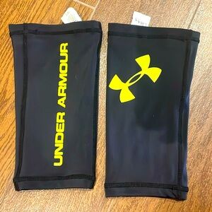 Under armour UA shin guard sleeve Large 5’3” a 5’11” soccer